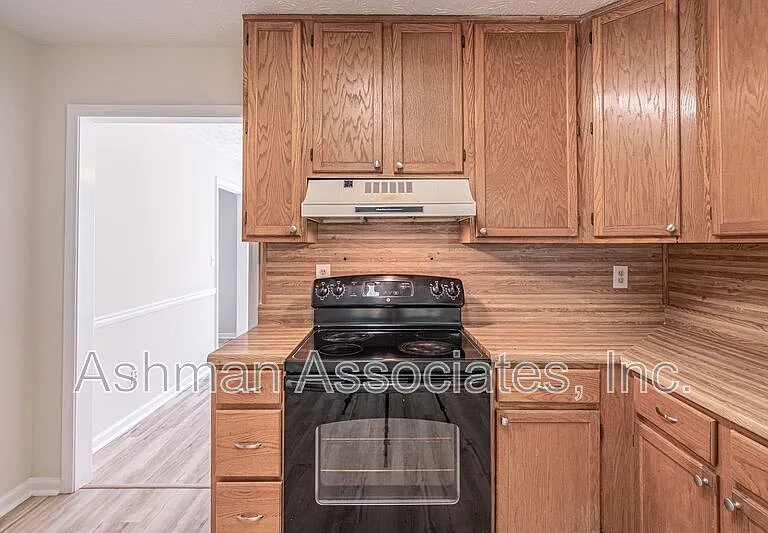 2402 Betsy Ct SW — Photo 17