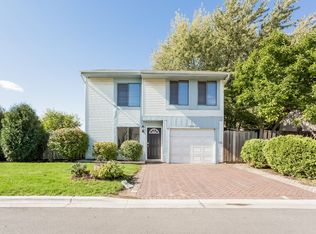 30W031 Oakwood Ct, Warrenville, IL 60555