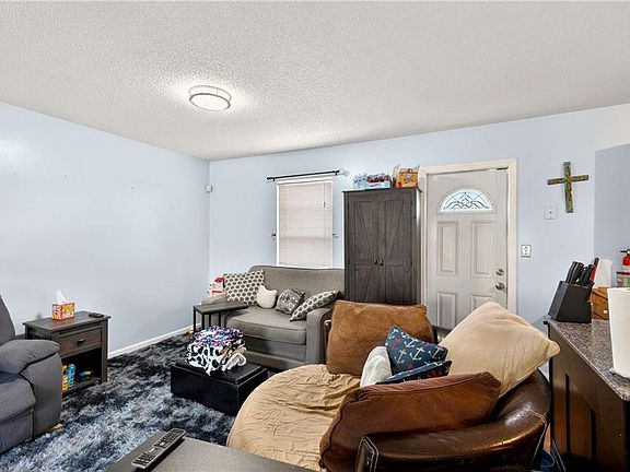 4th image of 3939 Park Rd