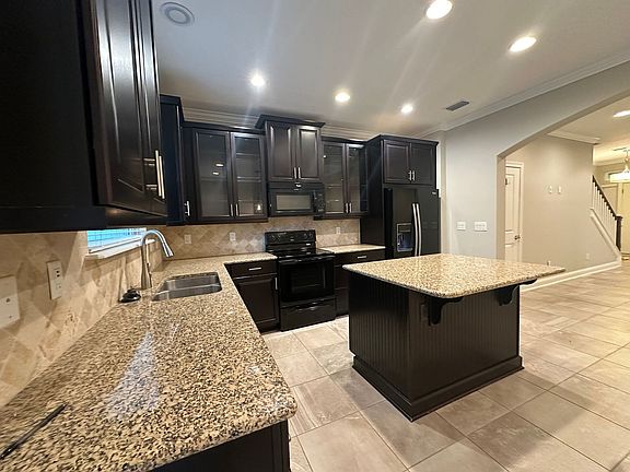 4th image of 91 Richmond Dr