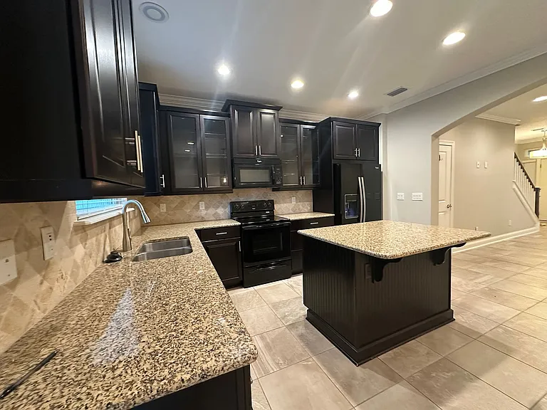 91 Richmond Dr — Photo 4