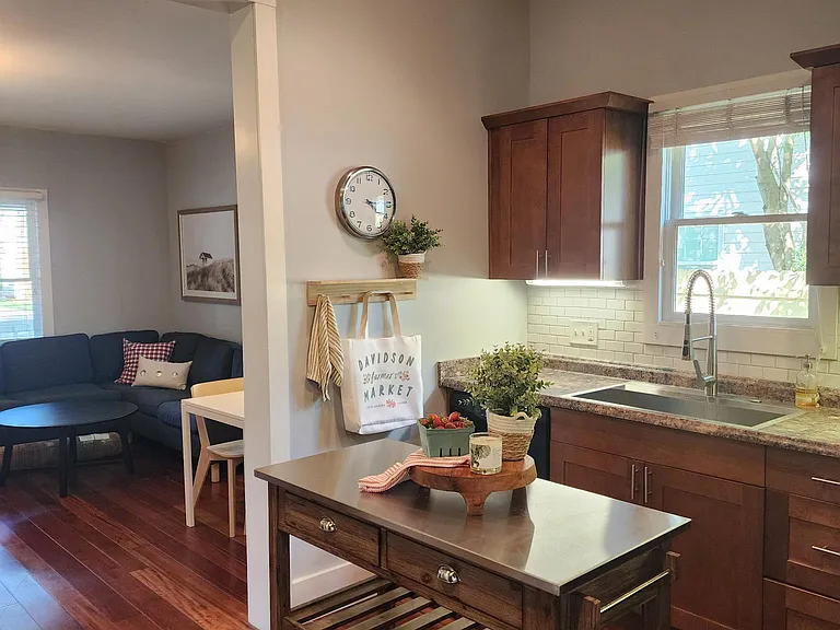 225 Armour St — Photo 12