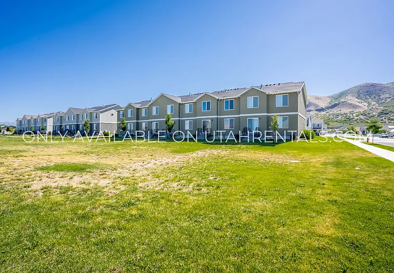 1864 S 460 W — Photo 4