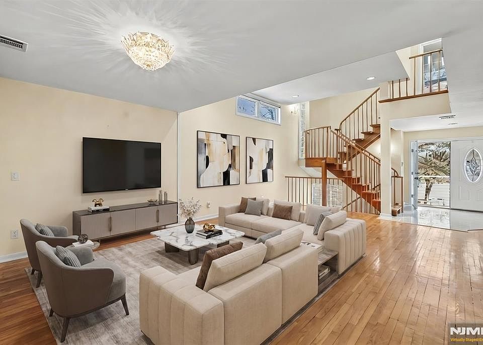 1st image of 376 Kenwood St #9