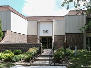 7353 Blackburn Ave APT 202K, Downers Grove, IL