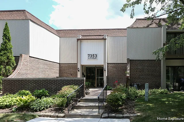 7353 Blackburn Ave APT 202K photo 1