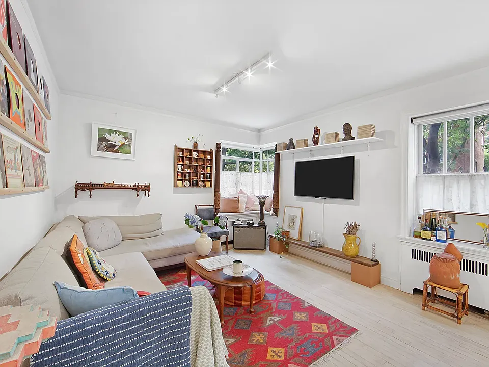2 Grove St #1C