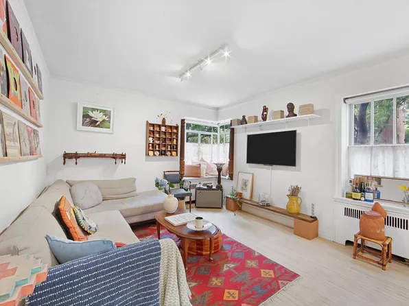 2 Grove St APT 1C, Manhattan, NY 10014