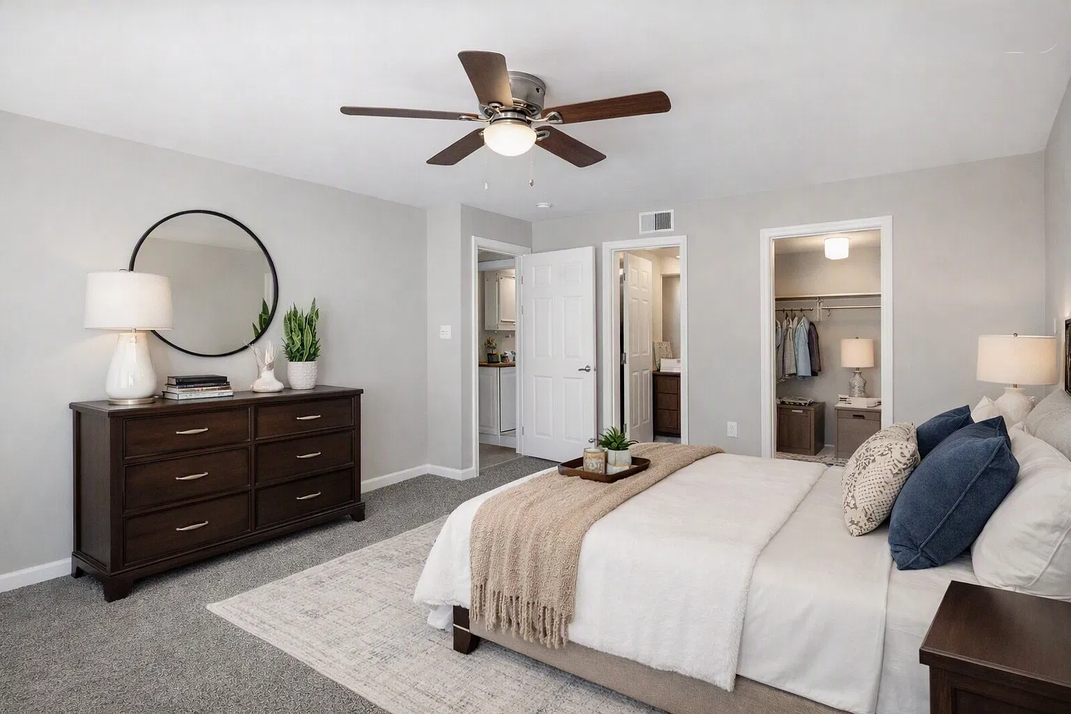 Richmond Hills Apartments — Photo 4