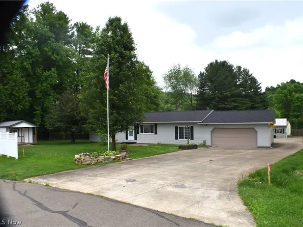 1250 Blalock Cir, Zanesville, OH 43701