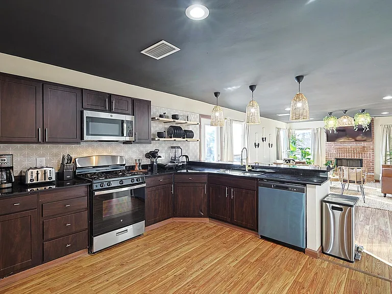 708 Azalea Dr — Photo 13