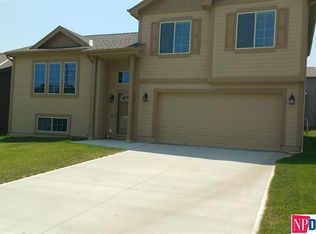 16421 Virginia St, Omaha, NE 68136