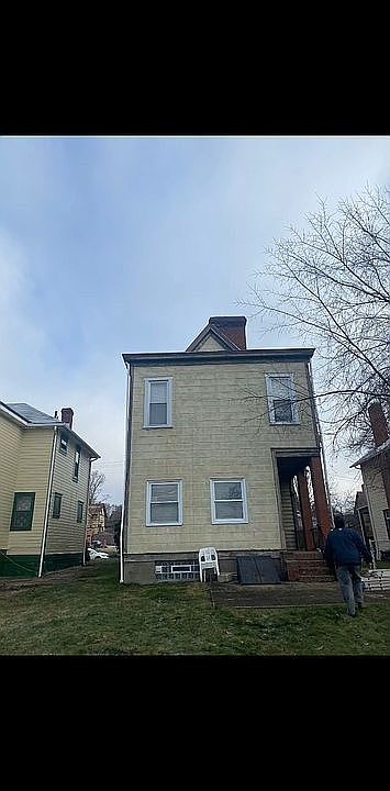 2nd image of 934 Pine Ave