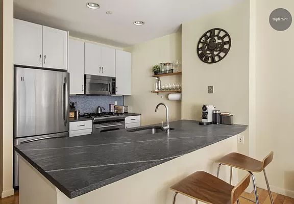 5th image of 48-21 5th St Unit 3K