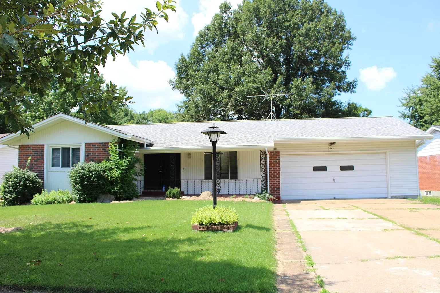 3445 Brookshire Dr photo 1
