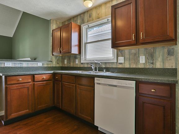 4th image of 6001 Edgemont Way