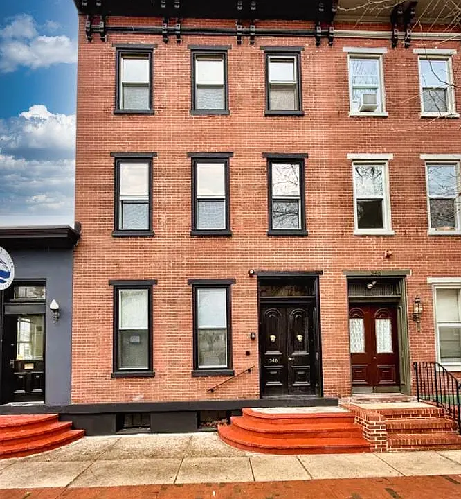 348 Farnsworth Ave #1R