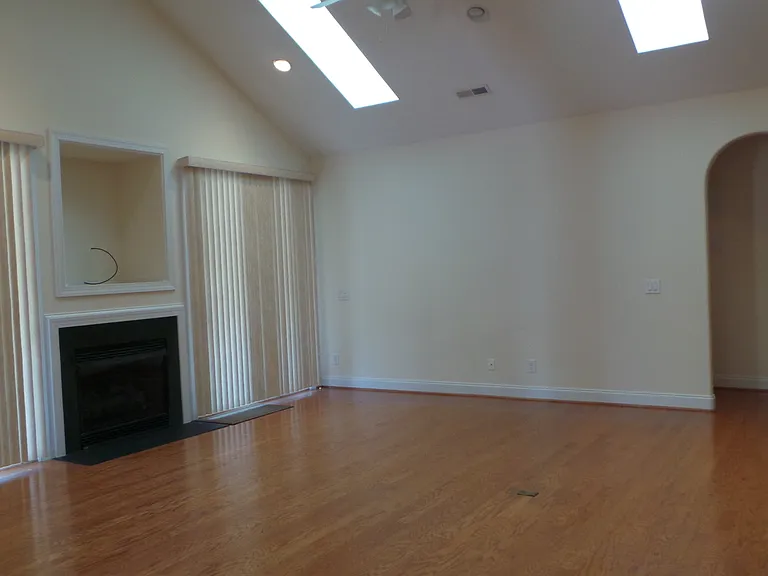 321 Saint Nicholas Trl — Photo 2