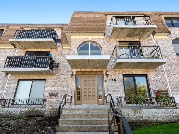 30 High St APT 101, Dedham, MA 02026