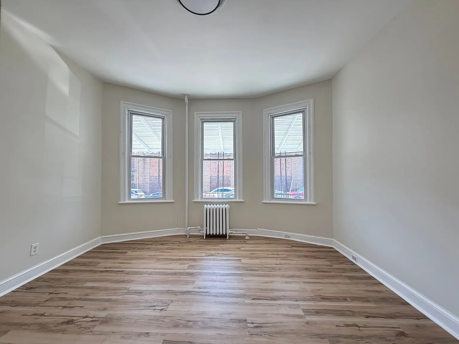 166 Bayview Ave — Photo 4