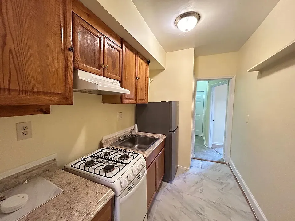 1227 Queen St NE #2