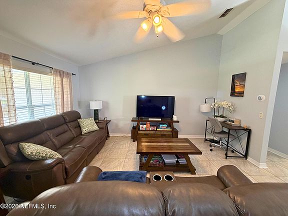 5th image of 152 Meadow Ave