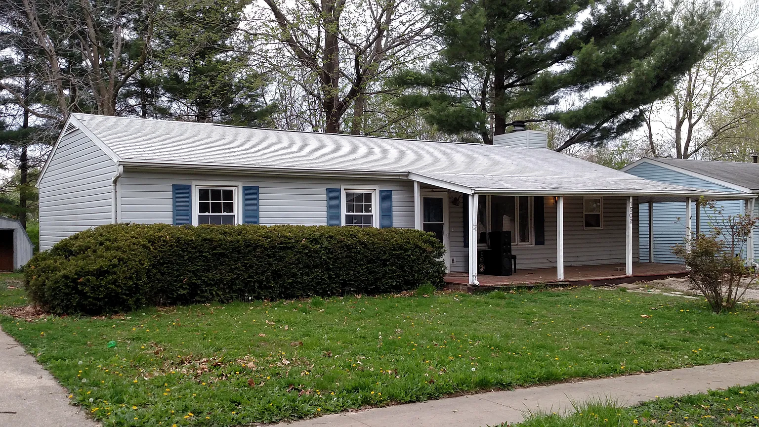 1502 Kings Way photo 1