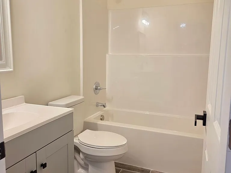 219 Green Dr SW — Photo 8