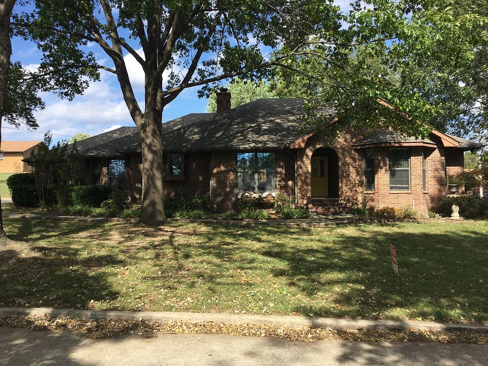 1st image of 1005 N Sycamore Dr