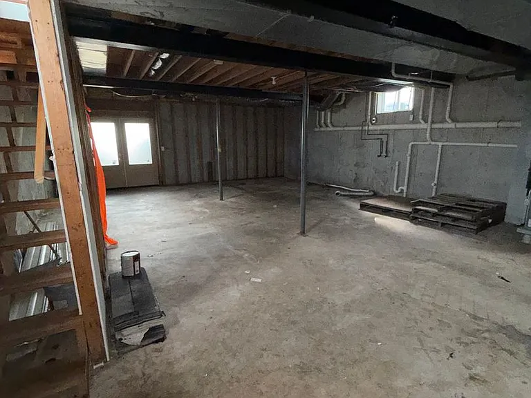108 S Hesperia St — Photo 12