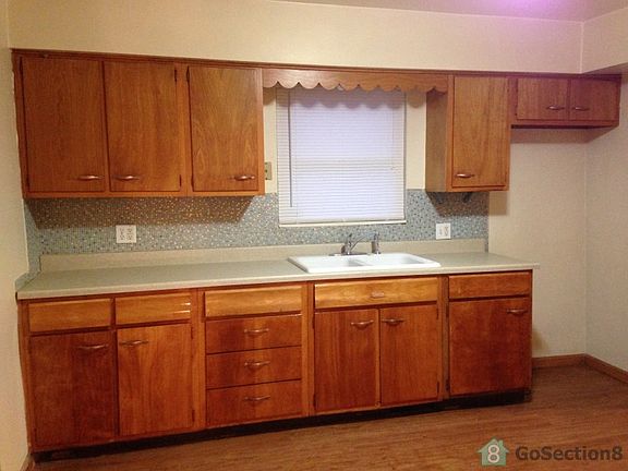3rd image of 332 E Streicher St