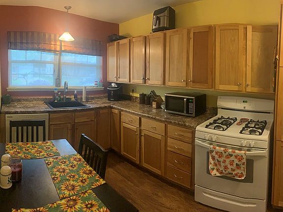 5th image of 825 Vassar Dr