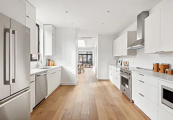 4th image of 142 Dikeman St