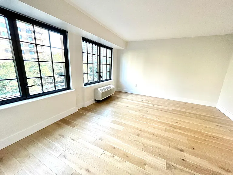 504 Myrtle Ave #5N — Photo 2