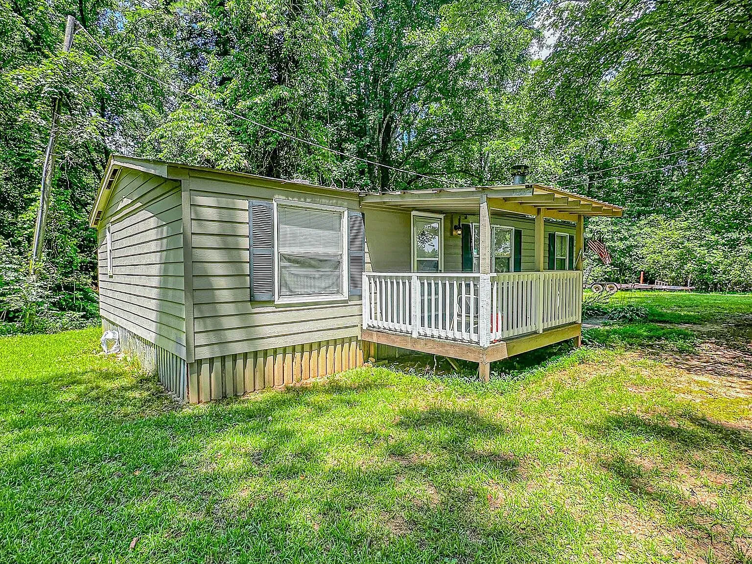 3 bed, 2.0 bath, 1040 sqft, $1,425 — Photo 2