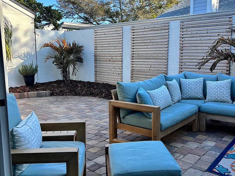 2532 Dauphine Ct E — Photo 28