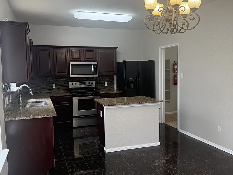 502 Constellation Dr — Photo 5