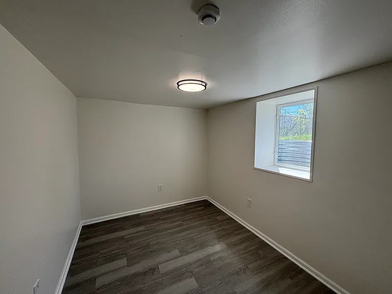 1348 Waite St — Photo 8