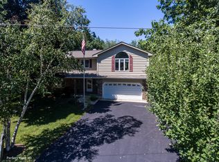 2412 High Point Dr, Lindenhurst, IL 60046