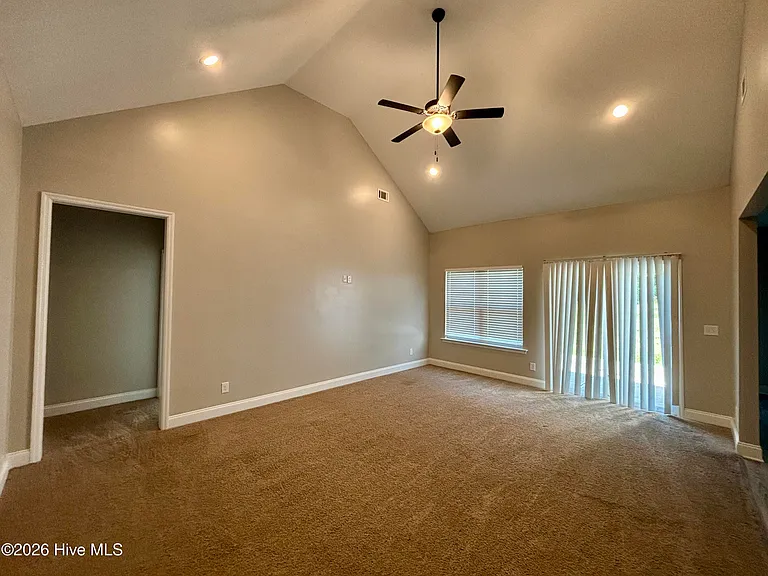 214 McDuffie Cir — Photo 6