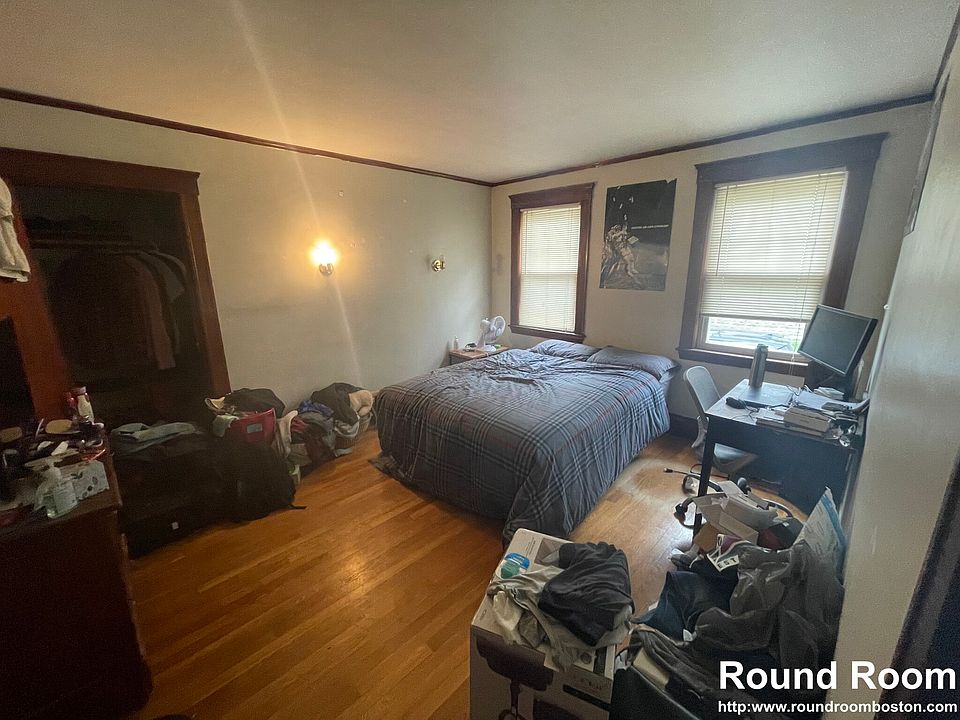 1st image of 17 Cufflin St #1