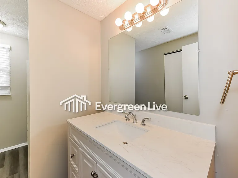 4806 White Oak Trl — Photo 3