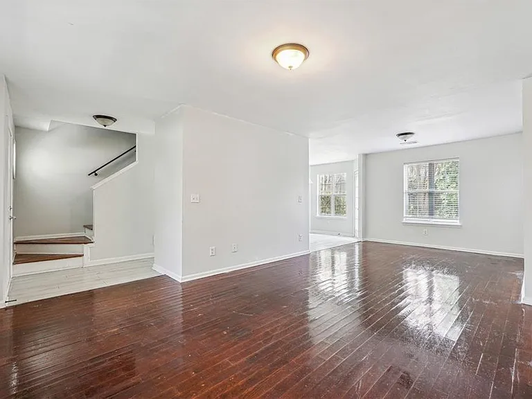 2205 Dresden Grn NW — Photo 8