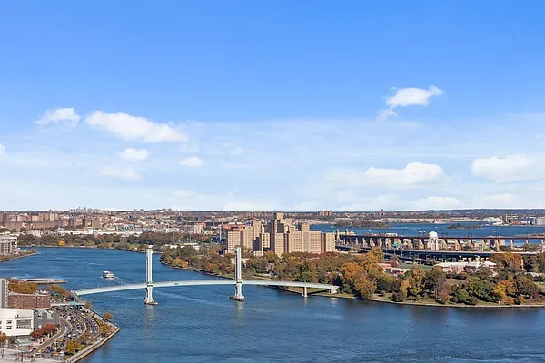 Rented by Greystar | media 11