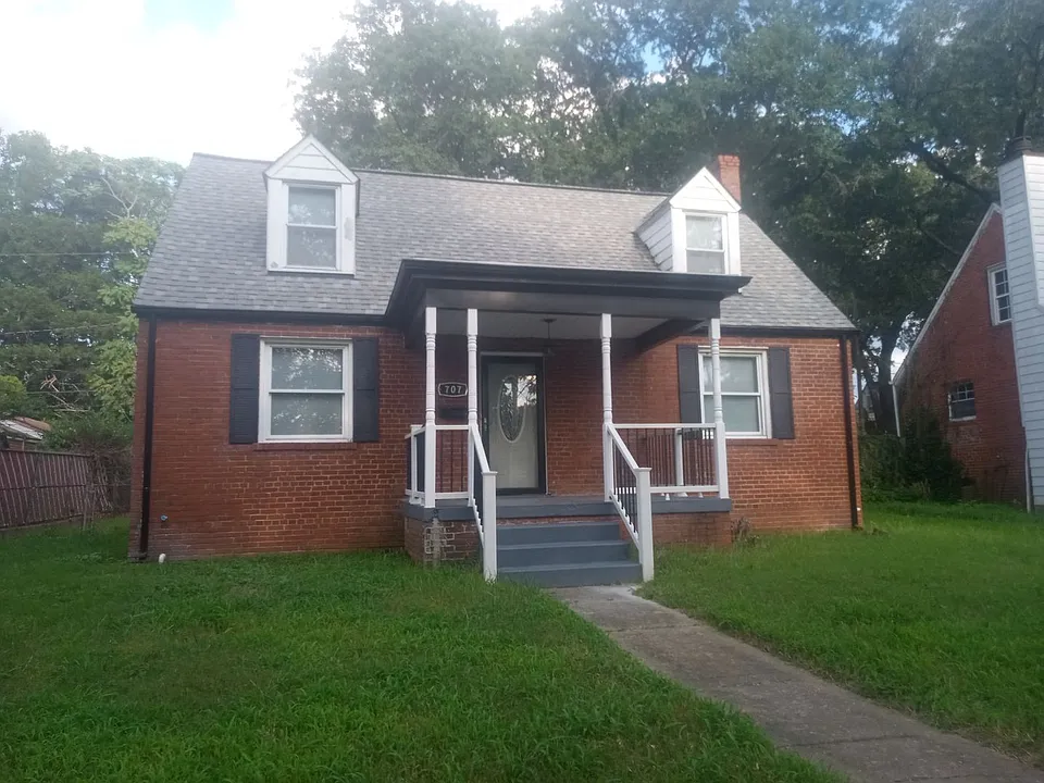 707 Rothesay Rd