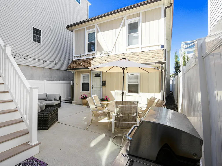 14 N Adams Ave — Photo 8