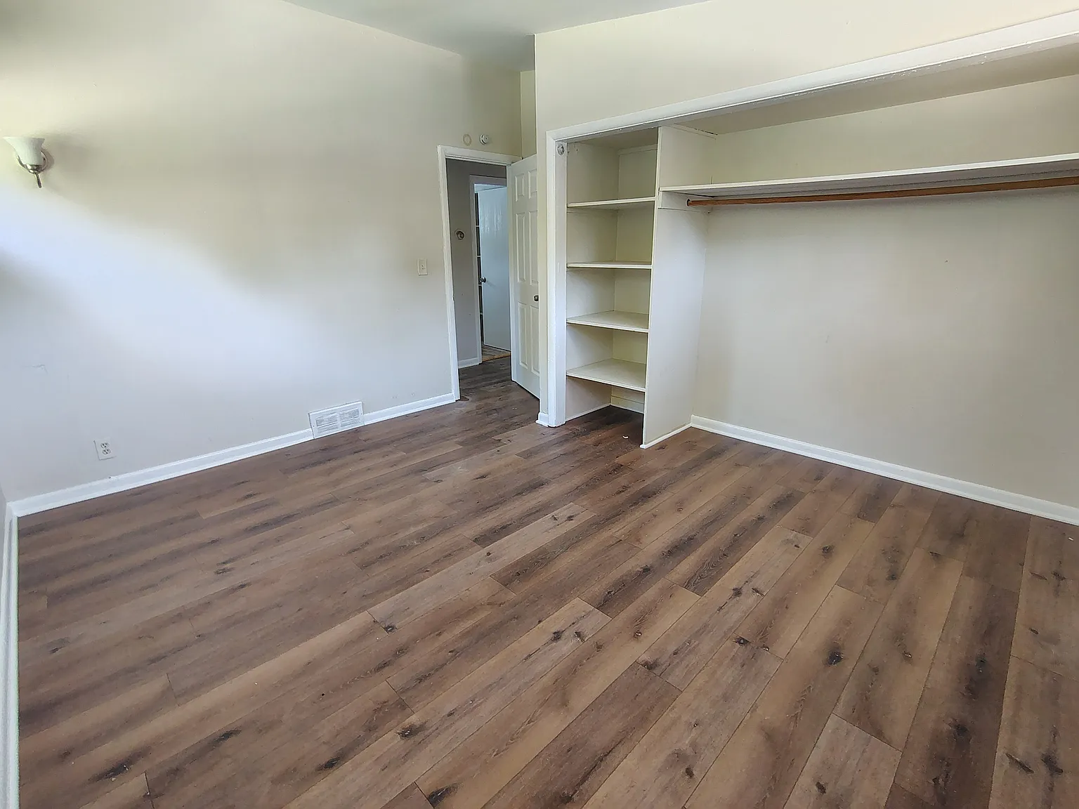 2 bed, 800 sqft, $1,100 — Photo 3