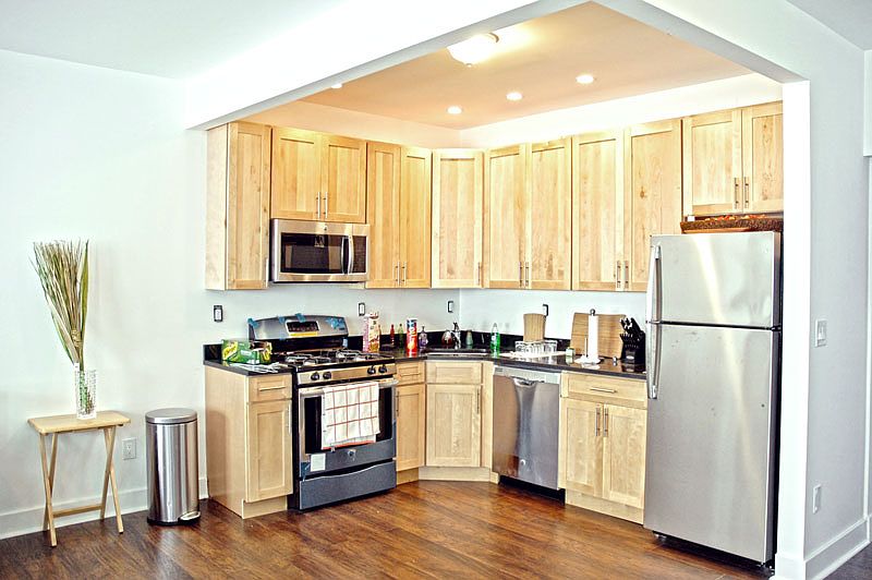 2nd image of 390 McGuinness Blvd Ste 2