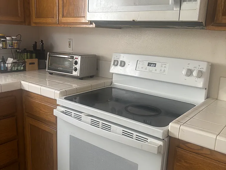 19051 Primrose Ln — Photo 10