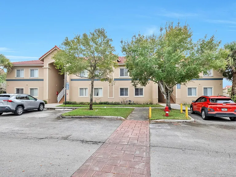 1103 Golden Lakes Blvd #1013 — Photo 4